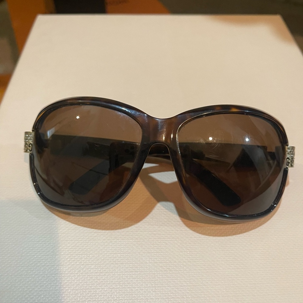 TORTOISE GUCCI SUNGLASSES WITH RHINESTONES